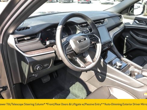 New 2025 Jeep Grand Cherokee Limited w/ Luxury Tech Group II image 4