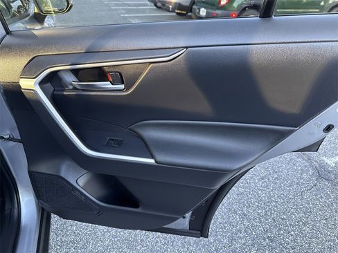 Used 2022 Toyota RAV4 XLE Premium image 16