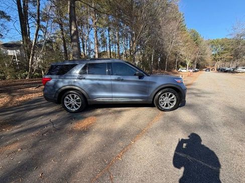 Certified 2021 Ford Explorer XLT w/ Equipment Group 202A image 17