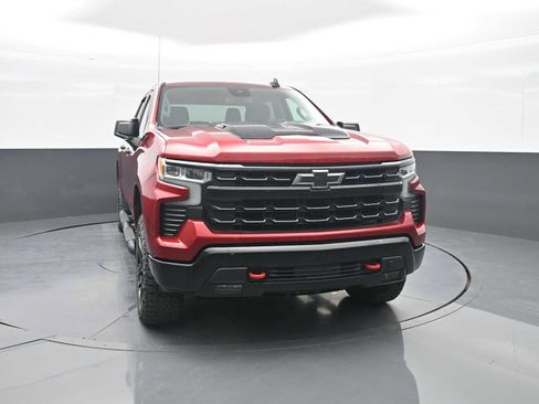 Used 2024 Chevrolet Silverado 1500 LT Trail Boss w/ LPO, Dark Essentials Package AWD/4WD image 2