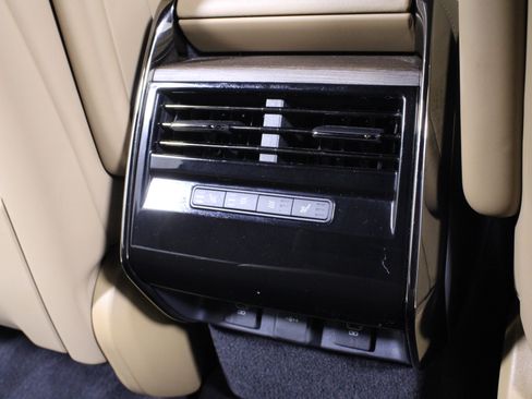 Used 2024 Land Rover Range Rover Sport SE image 17