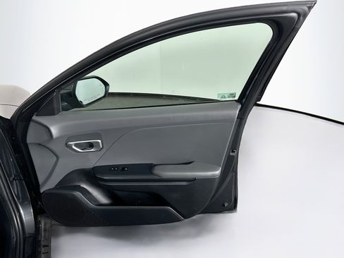 Used 2025 Kia K4 LXS image 32