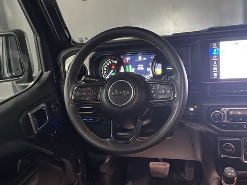 Used 2024 Jeep Wrangler Unlimited w/ Convenience Group AWD/4WD image 27