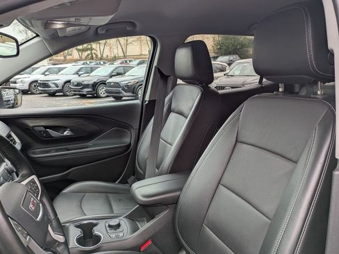 Used 2024 GMC Terrain SLT image 25