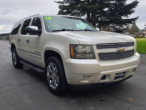 Used 2010 Chevrolet Suburban LTZ image 8