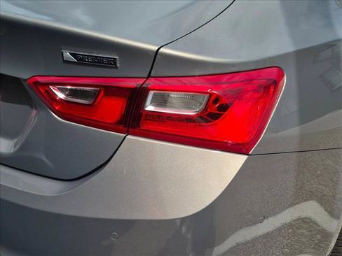 Used 2017 Chevrolet Malibu Premier w/ Premier Sun and Wheel Package FWD image 12