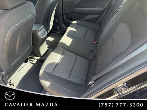 Used 2018 Hyundai Elantra SE image 8