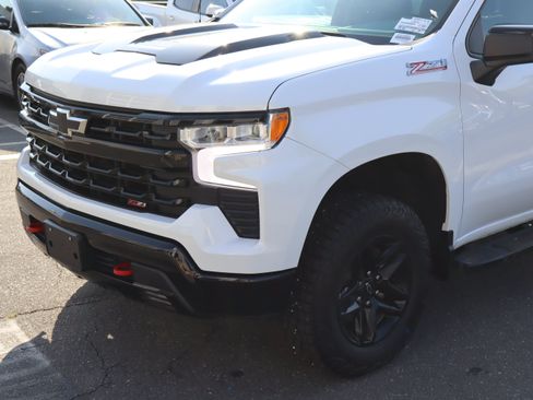 Used 2024 Chevrolet Silverado 1500 LT Trail Boss w/ Protection Package AWD/4WD image 17