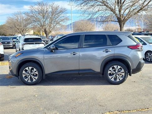 Used 2022 Nissan Rogue SV image 7