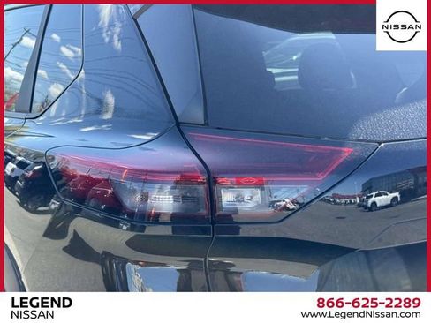 Used 2023 Nissan Rogue SV image 11