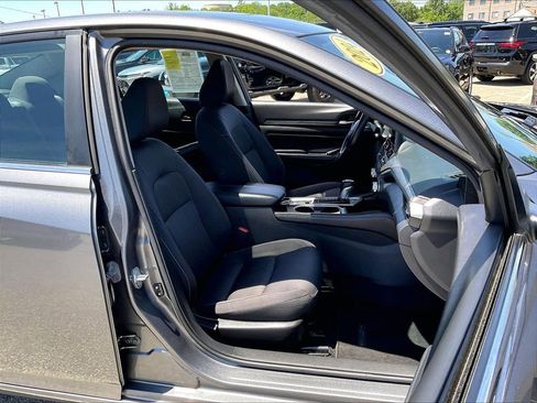 Used 2024 Nissan Altima 2.5 SV w/ SV Premium Package FWD image 11