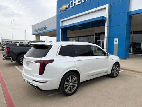 Used 2020 Cadillac XT6 Premium Luxury FWD image 2