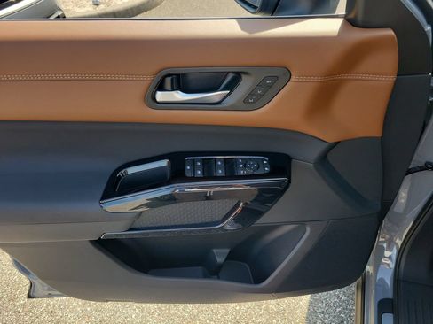 Certified 2026 Nissan Pathfinder Platinum FWD image 13