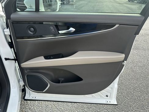 Certified 2021 Lincoln Nautilus Reserve w/ Equipment Group 201A image 21