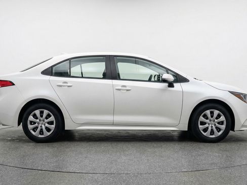 Used 2025 Toyota Corolla LE image 11