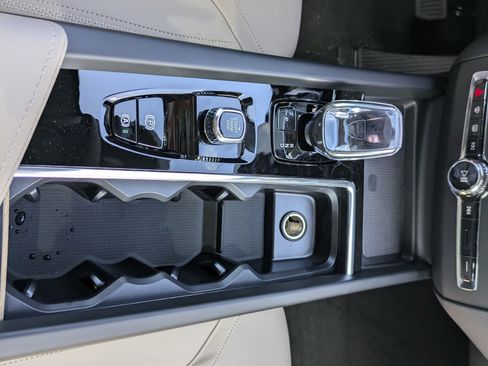 New 2026 Volvo XC60 T8 Core image 20