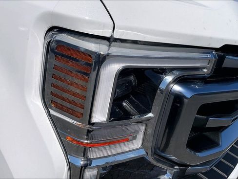 Used 2022 Ford F250 Platinum w/ FX4 Off-Road Package image 33