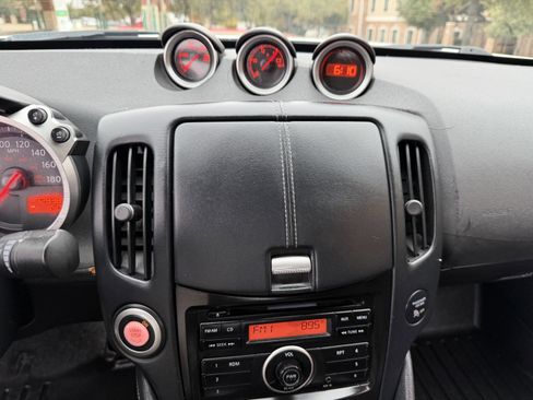 Used 2011 Nissan 370Z Coupe image 22