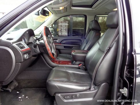Used 2012 Cadillac Escalade Luxury image 8