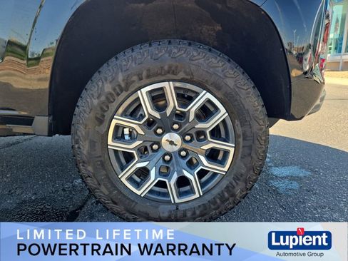 Used 2023 Chevrolet Colorado Z71 w/ Z71 Convenience Package 2 AWD/4WD image 18