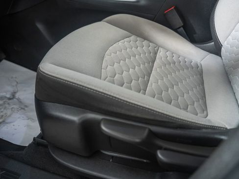 Used 2020 Chevrolet Equinox LS image 33