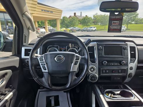 Used 2019 Nissan Titan SV w/ SV Convenience Package AWD/4WD image 15