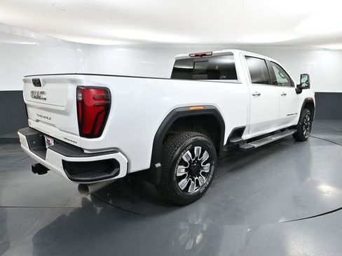 Used 2025 GMC Sierra 3500 Denali image 6