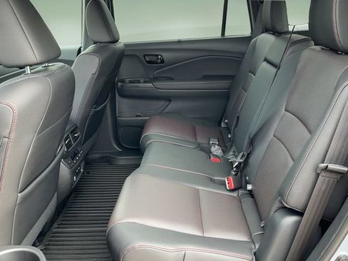 Used 2024 Honda Passport Black Edition image 15