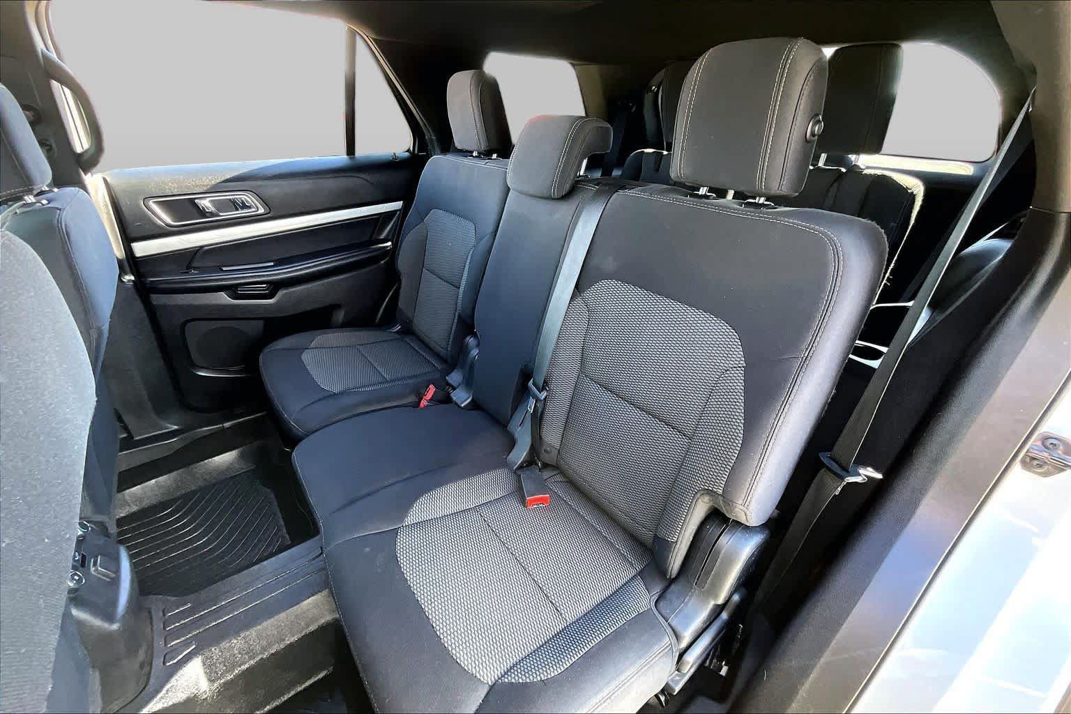 Used 2017 Ford Explorer XLT FWD image 21