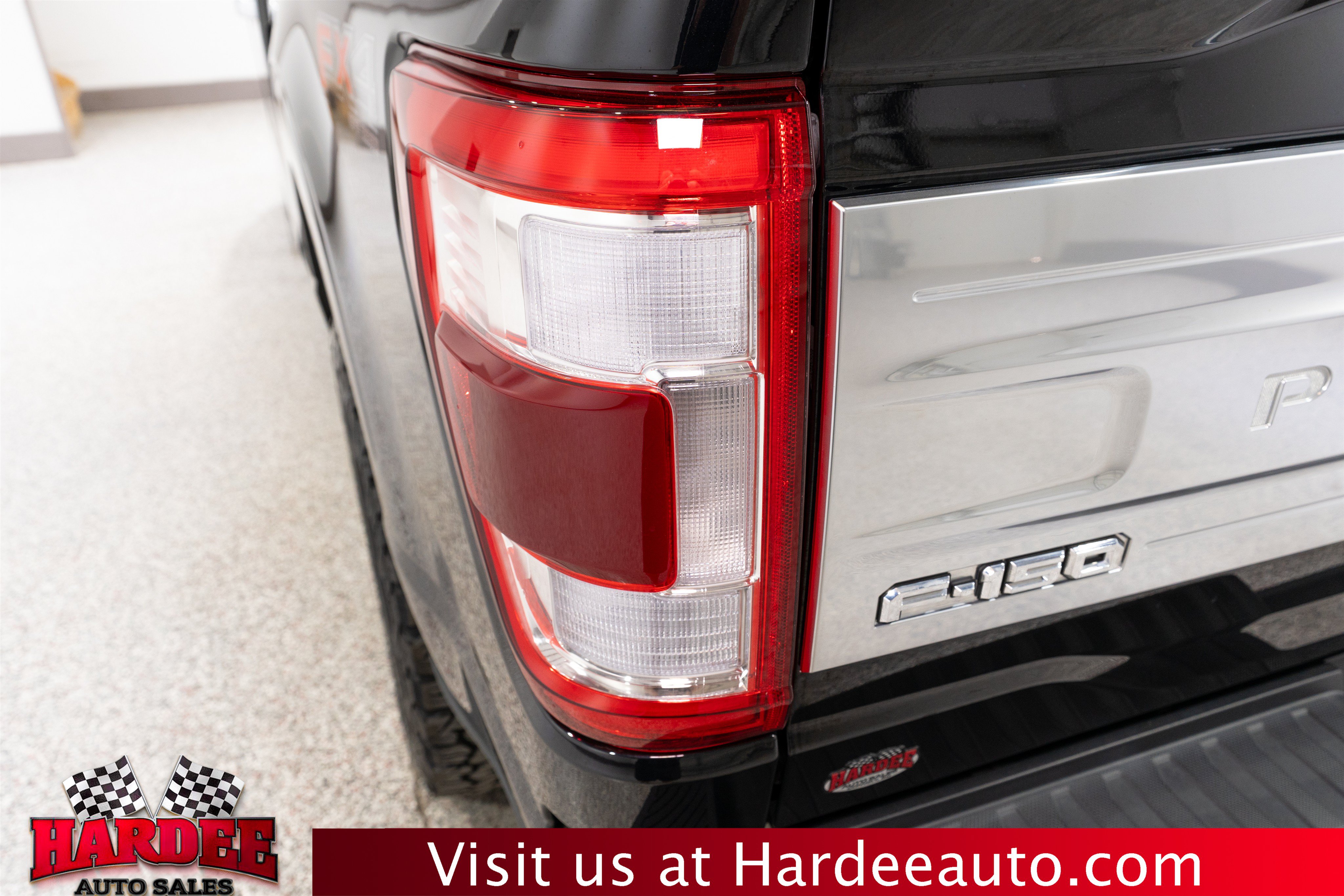 Used 2023 Ford F150 Platinum w/ FX4 Off-Road Package AWD/4WD image 9