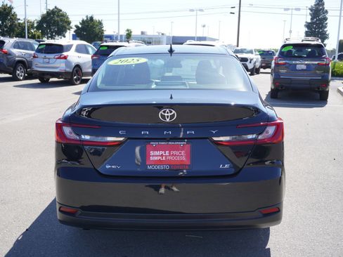 Used 2025 Toyota Camry LE FWD image 10