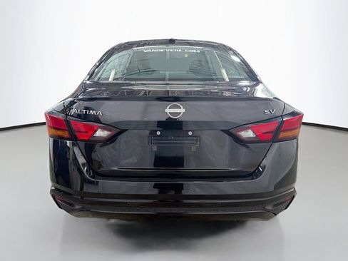 Used 2024 Nissan Altima 2.5 SV FWD image 8