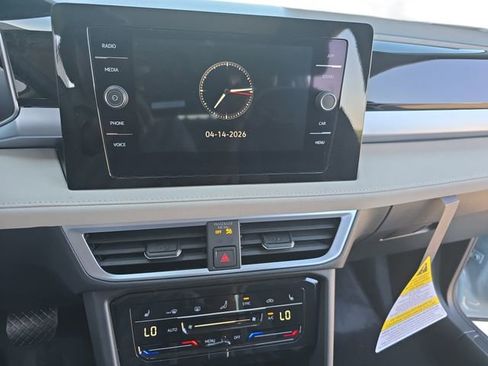 New 2026 Volkswagen Taos SE FWD image 9