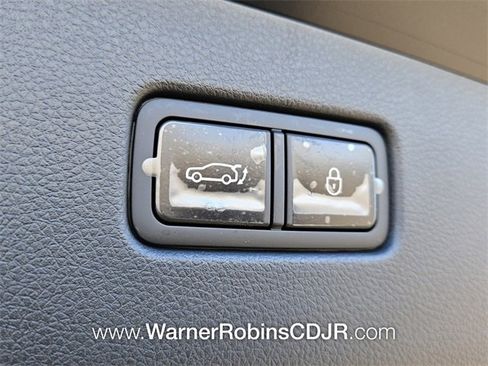 Used 2025 Genesis Electrified GV70 w/ Prestige Package image 13