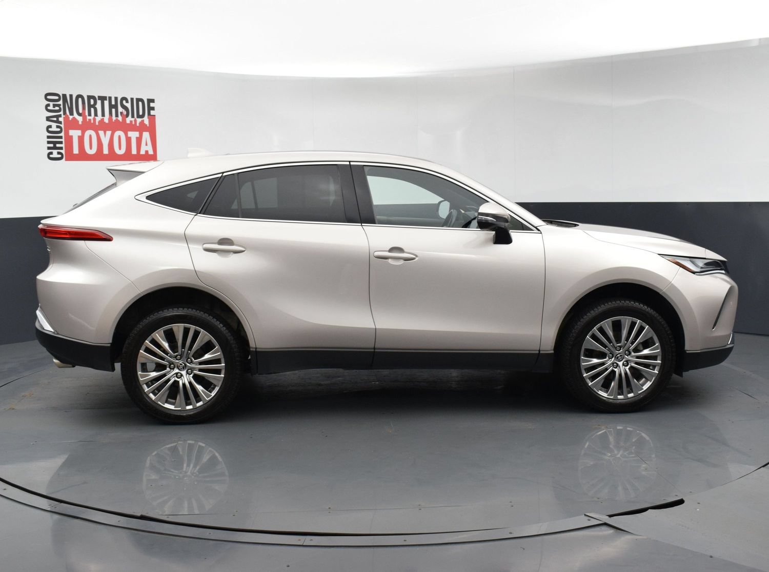 Used 2023 Toyota Venza Limited AWD/4WD image 5