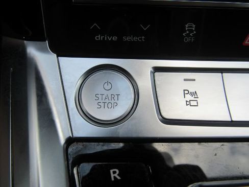 Used 2019 Audi e-tron Prestige w/ Prestige Package image 52