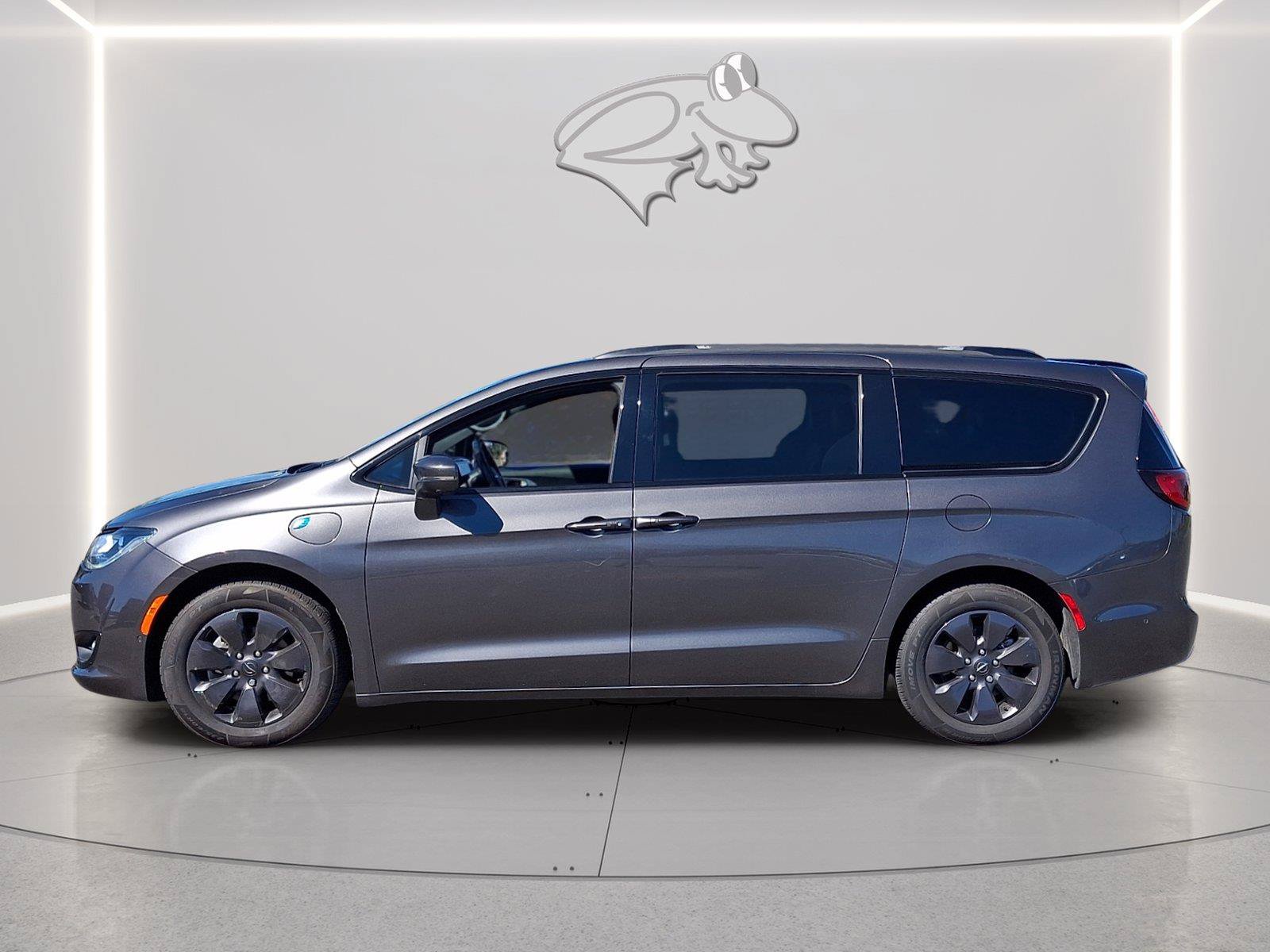Used 2020 Chrysler Pacifica Limited w/ Advanced Safetytec Group FWD image 2
