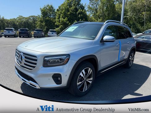 Used 2025 Mercedes-Benz GLB 250 4MATIC image 4