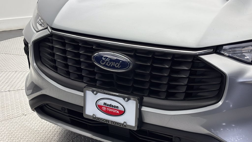 Used 2023 Ford Escape Active w/ Tech Pack #1 AWD/4WD image 2