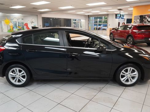 Used 2018 Chevrolet Cruze LT FWD image 13