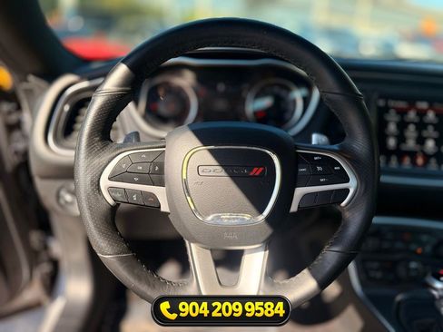 Used 2018 Dodge Challenger R/T Scat Pack w/ Leather Interior Group RWD image 17