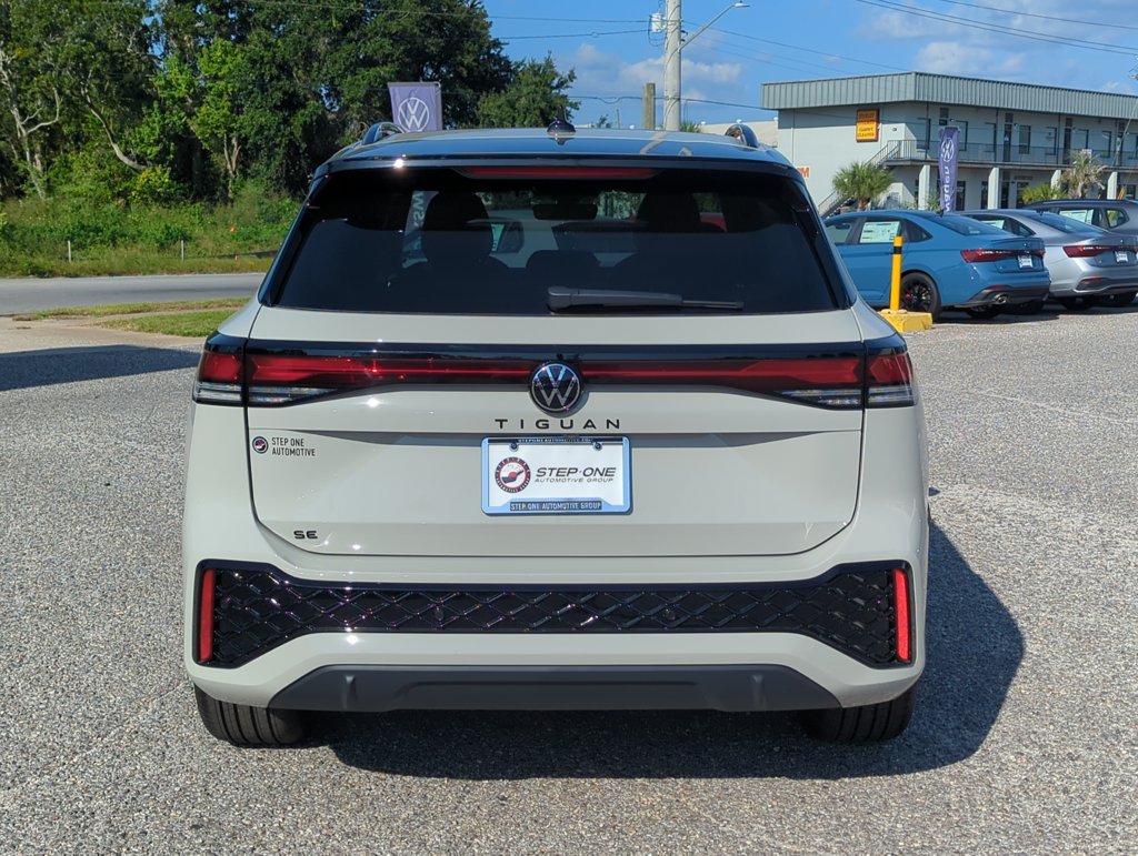 New 2026 Volkswagen Tiguan SE R-Line FWD image 6