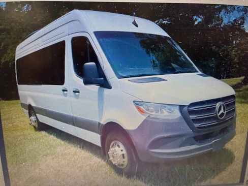 Used 2025 Mercedes-Benz Sprinter 2500 image 2