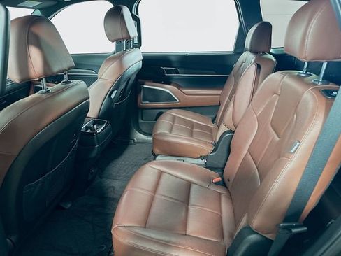 Used 2023 Kia Telluride EX w/ EX Captain's Chair Package image 20