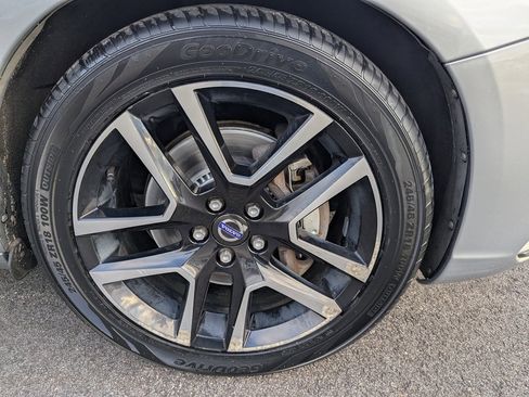 Used 2017 Volvo S60 T5 Dynamic image 11