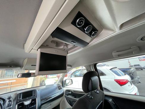 Used 2012 Chrysler Town & Country Touring w/ Entertainment Group #1 image 19