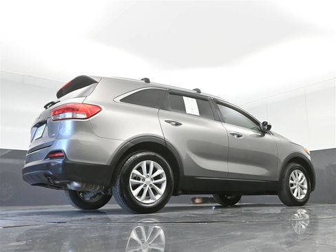 Used 2017 Kia Sorento LX w/ LX Convenience Package FWD image 33