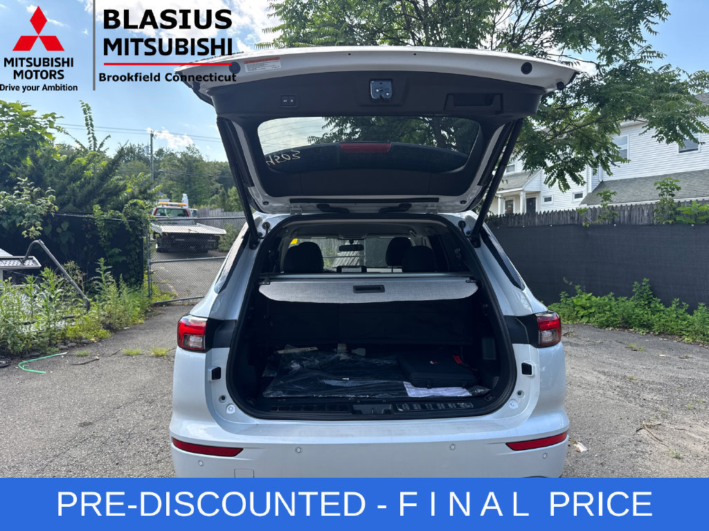 Used 2024 Mitsubishi Outlander 4WD Plug-In Hybrid image 35