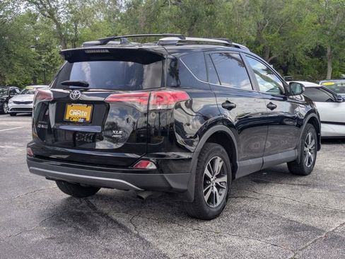 Used 2017 Toyota RAV4 XLE AWD/4WD image 5