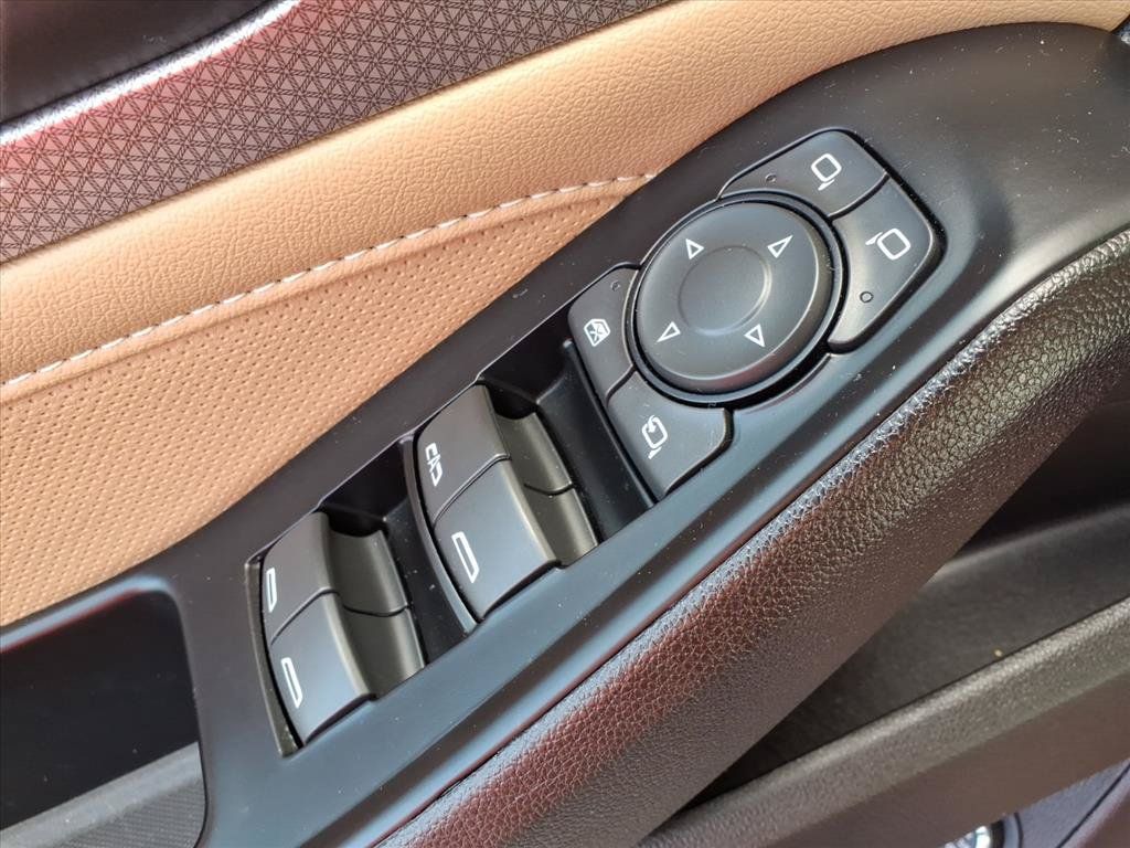 Used 2023 Chevrolet Traverse Premier FWD image 16